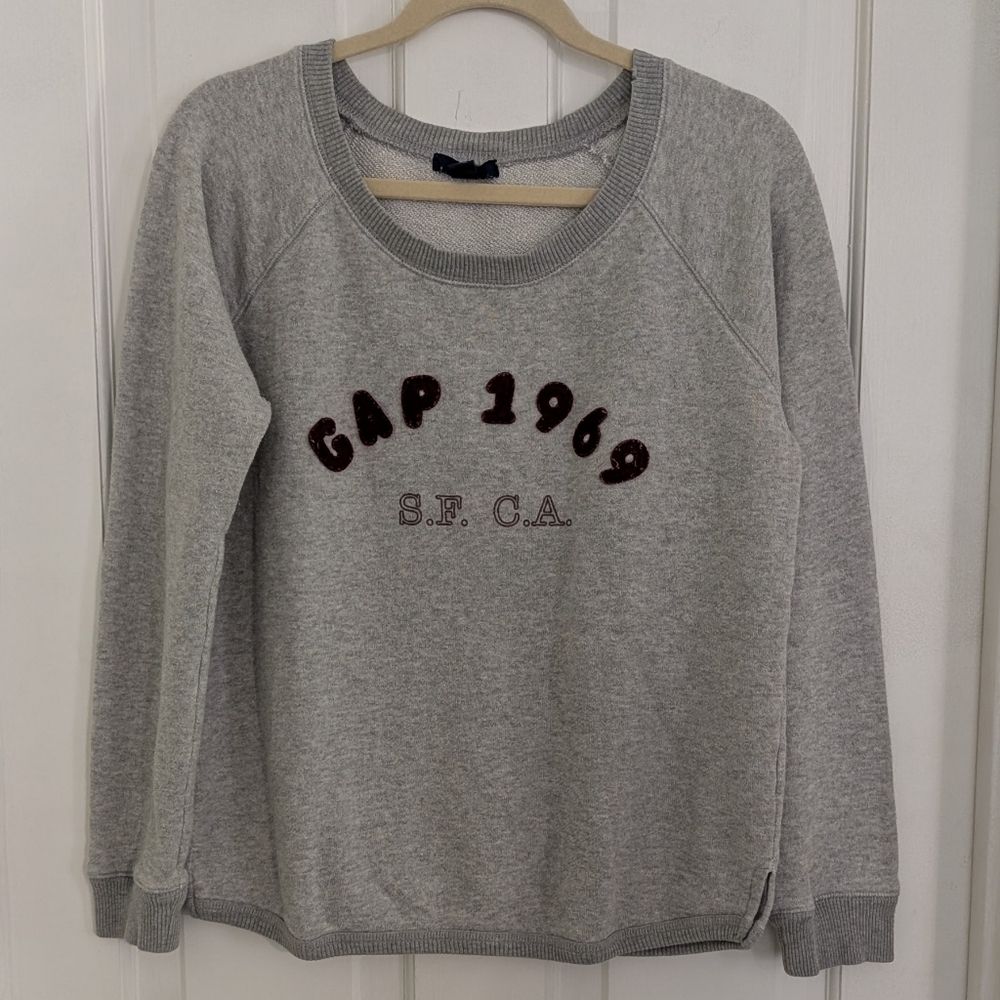 GAP Womens Crew Neck Sweatshirt LARGE Logo Casual Cozy Pullover Gray